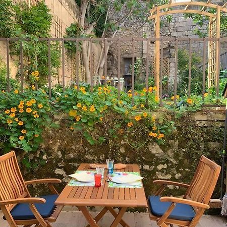 Capucines, Un Jardin Secret Dans Le Centre Historique Apartment อาร์ลส์ ภายนอก รูปภาพ