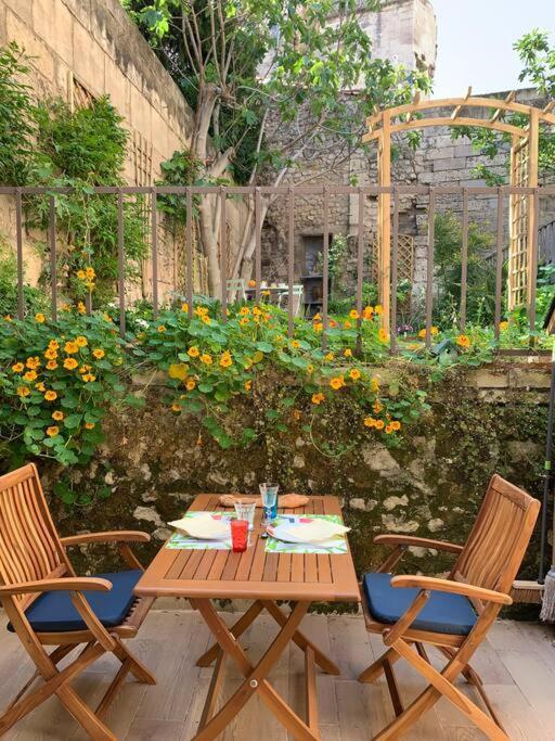 Capucines, Un Jardin Secret Dans Le Centre Historique Apartment อาร์ลส์ ภายนอก รูปภาพ