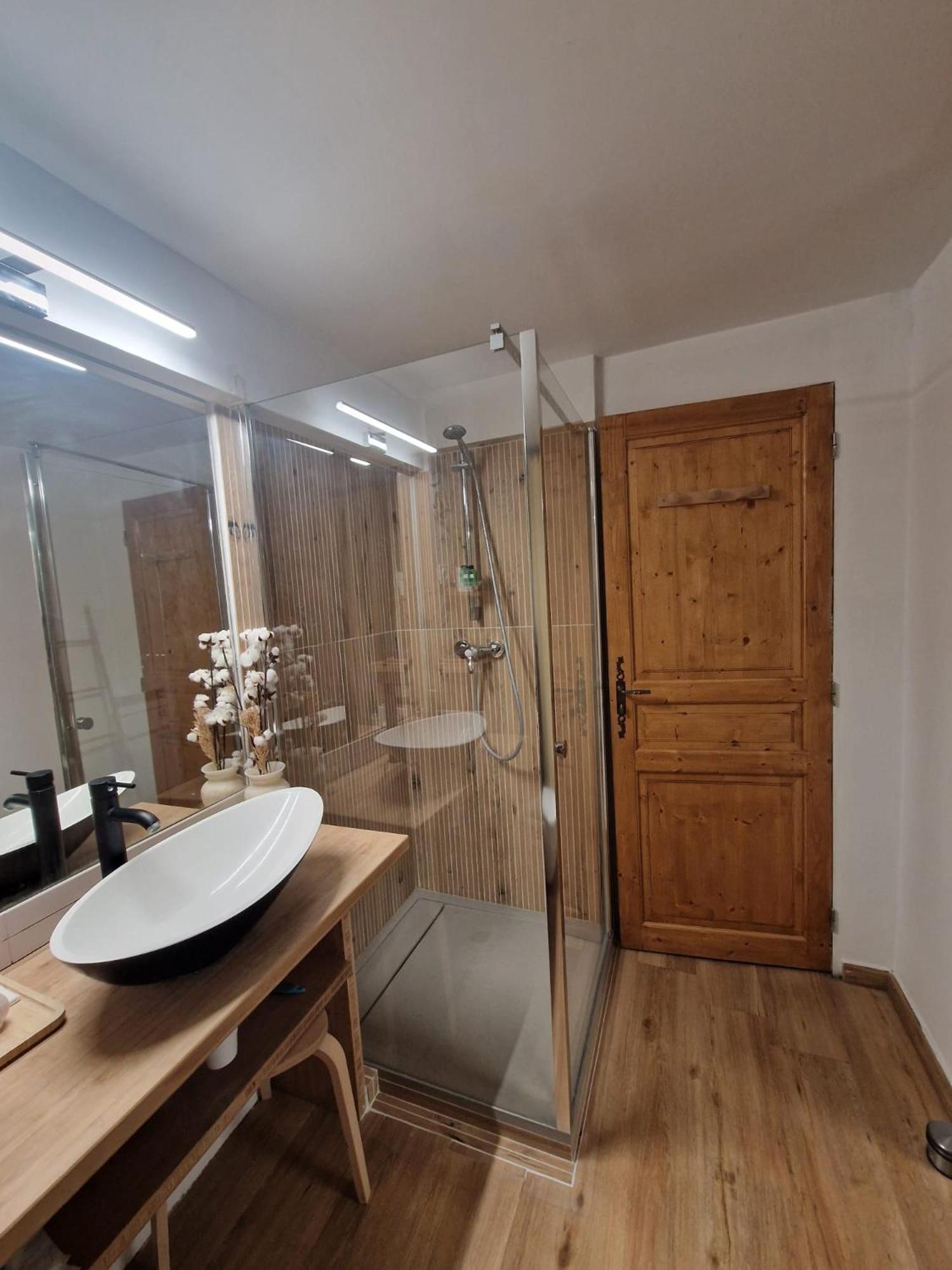 Capucines, Un Jardin Secret Dans Le Centre Historique Apartment อาร์ลส์ ภายนอก รูปภาพ